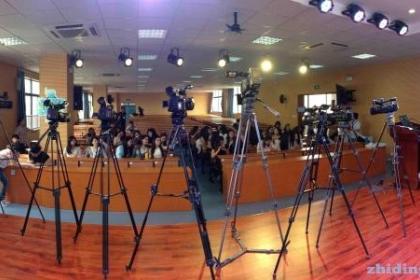 以镜头定格高光时刻——专业团队，为天津企业年会定制专属影像服务